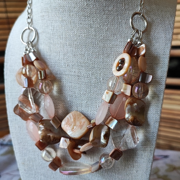 Triple Strand Shell Acrylic Plastic Beaded Vintage Necklace MOP Beachcore - Picture 3 of 10